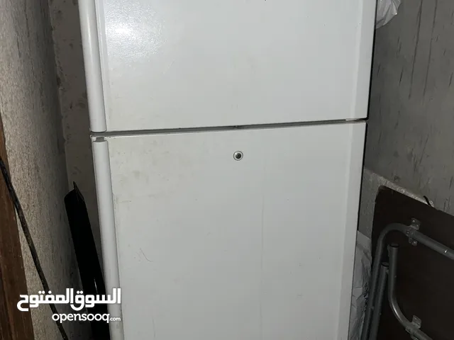 ثلاجتين بسعر مغري للبيع