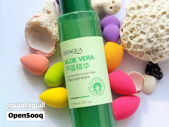 : يعمل كمرطب (Moisturizer) وتونر (Toner) للبشرة.