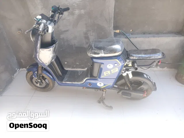 دراجة ار9بدون بطاريات للبيع نضيفة تخبل وشغالة وكلشي ما بيهة السعر200وبيهة مجال قليل للشراي