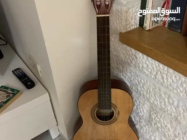 جيتار اصلي %100 للبيع مع غطاء جلد اصلي