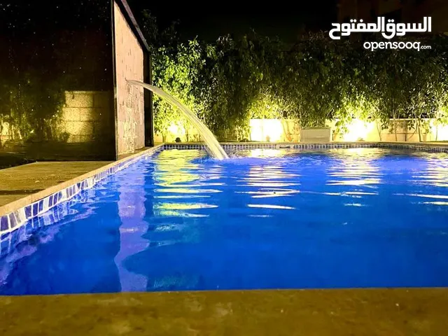 للايجار الشهرى فيلا فندقية فاخرة بكمبوند ليان بأميز لوكشين بالتجمع الخامس(الجولدن سكوير )
