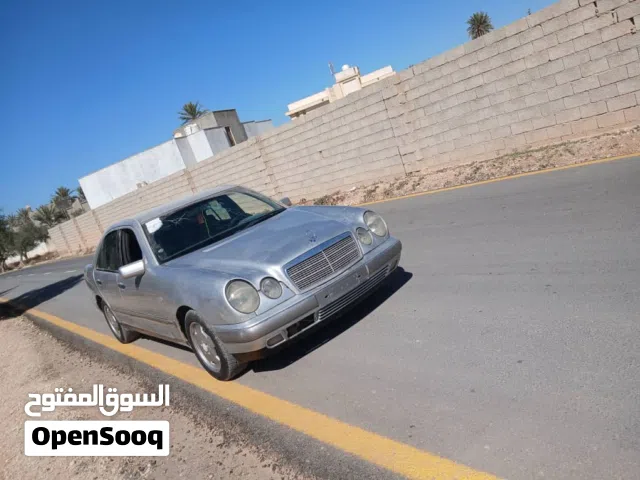 مرسيدس ام عيون الغنية عن التعريف E320 محرك 112 كمبيو توماتك