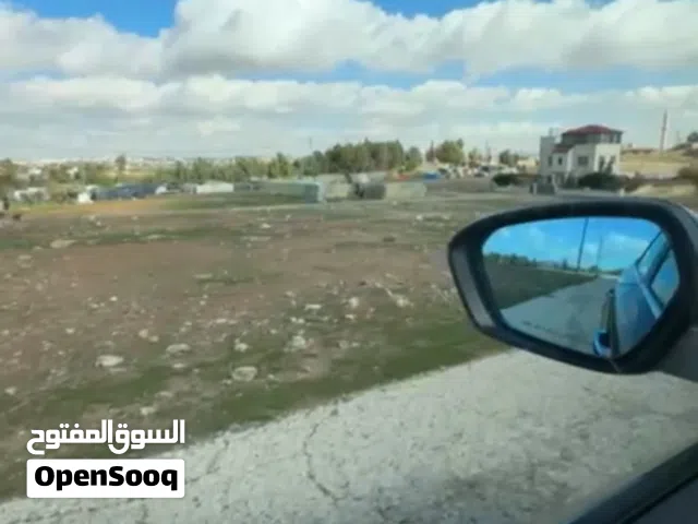 قطعة ارض في الطنيب 600 متر صخرية مرتفعة بشكل ملحوظ عن ما حولها واجهة 26.1 م