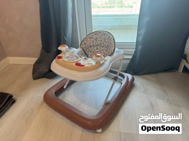 مشاية أطفال عالية قابلة للتعديل من little bloomers استعمال نظيف جدا