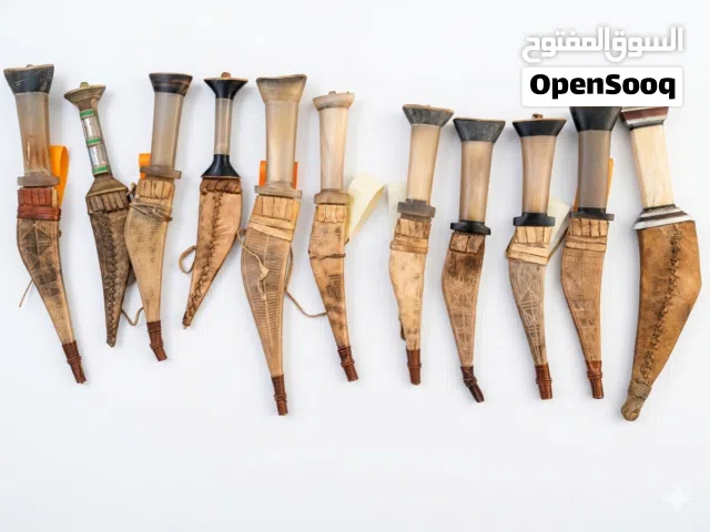 للبيع.. طقم خناجر أفريقية أثرية (نوادر) - رؤوس قرن طبيعي  الوصف: لهواة التراث والمقتنيات النادرة،