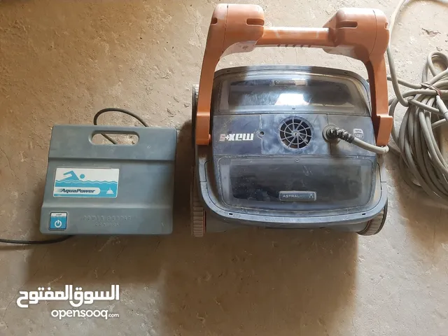 مكنسه لي تنظيف أحواض السباحه كهربائيه ممتازه