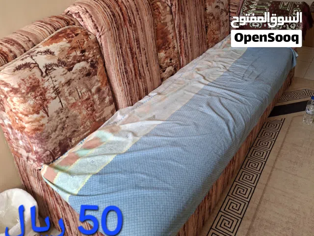كنب بحالة جيدة جدا للبيع