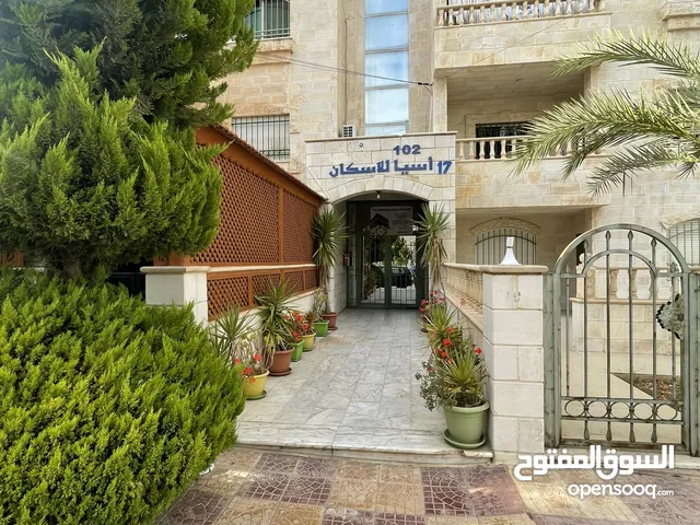 شقة للبيع في اجمل مناطق الجبيهة قرب الجامعه الاردنيه الطابق الأول مساحة 170 متر من المالك مباشرة