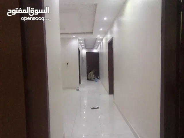 300 m2 4 Bedrooms Apartments for Rent in Al Riyadh Ar Rimal