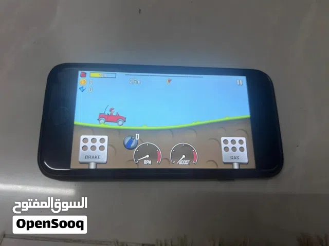 ايفون 8  البطاريه 91 % ف قمه النظافه في حاله وكاله سعر ب 400 درهم ممتاز للالعاب او تصوير او للاتصال