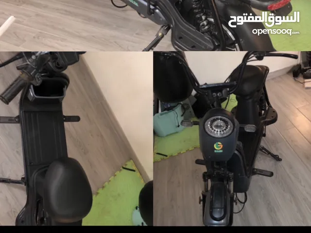 للبيع سكوتر فقمه النضافه بس يبيله تيوب حق تاير جدام يمشي 90 وتوي مبدله بطاريات يدد