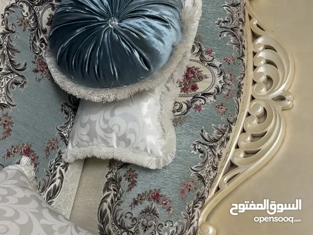 كراسي ثلاثه كبار واثنين صغار مستعملين