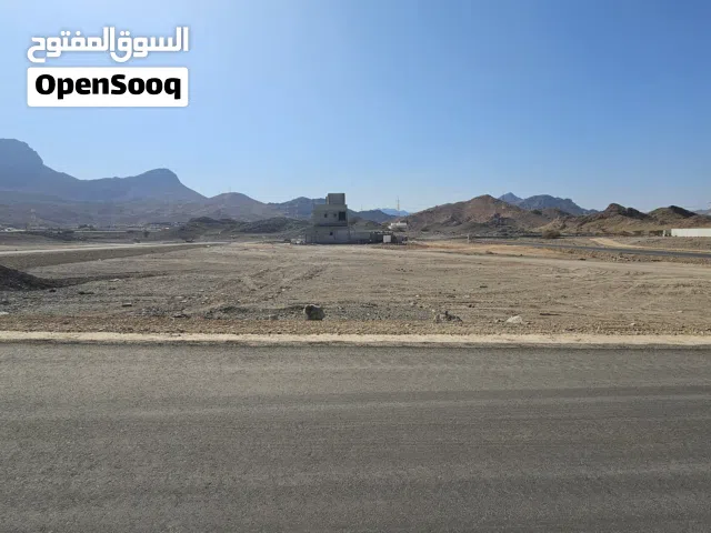 ارض سكنيه رقم 210 في المسفاه الثانية بوشر على شوارع قار و فلل راقية
