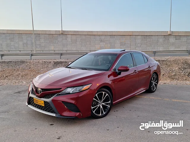 تويوتا كامري 2018 بحالة ممتازة فتحه لون مميز ممشى قليل للبيع فقط