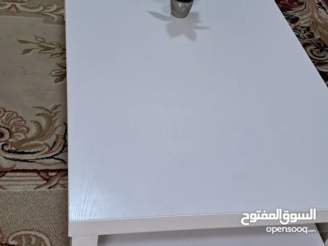 طاولة tv للبيع