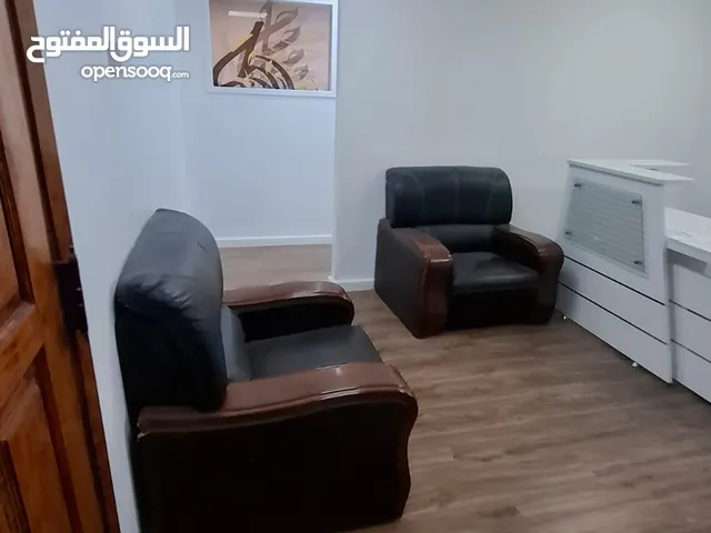 فرصة رائعة! أثاث مكتبي كامل للبيع بحالة ممتازة - جاهز للاستخدام الفوري