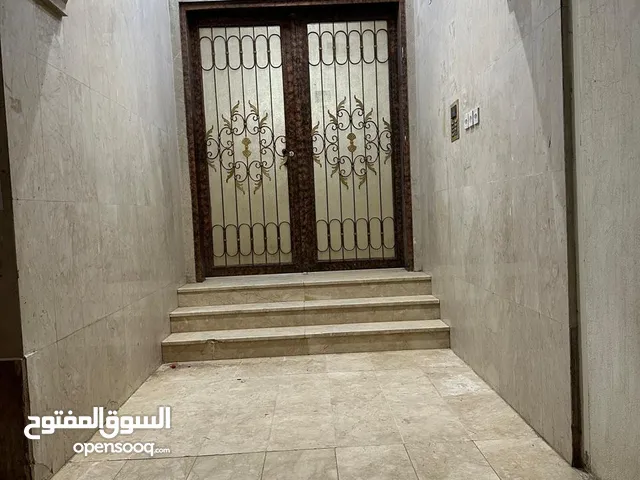 شقة عوائل للإيجار السنوي (دور ارضي) الرياض حي الروابي