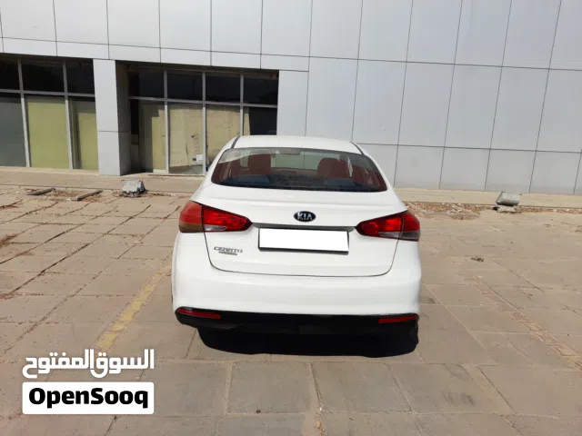 2018 كيا سيراتو Standard