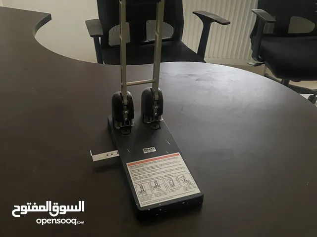 اثاث مكتب بحاله ممتازه