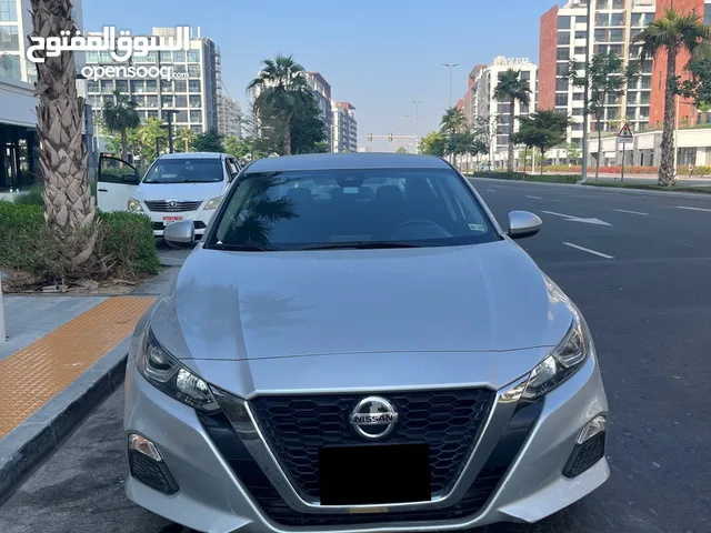 Car for rent in dubai sharjah daily weekly and monthly with the best prices تأجير سيارات دبي و شارقة