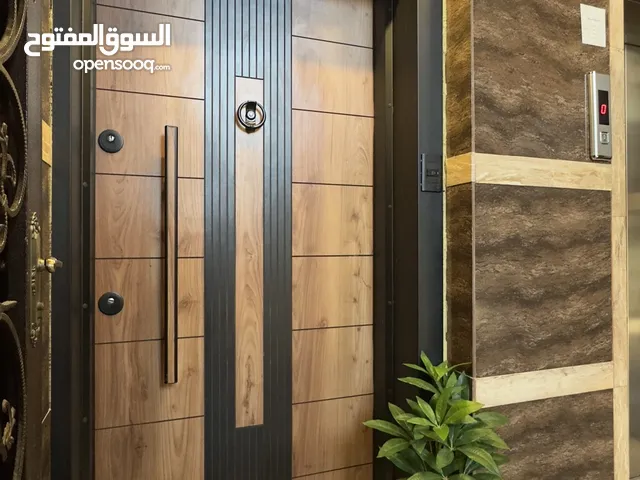 شقة فاخرة جدا أرضية للايجار اليومي والاسبوعي والشهري في شارع المدينة المنورة