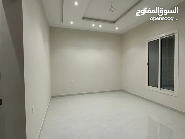 شقة اربع غرف للأجار في جدة حي السلامه الاجار 30 الف سنوي