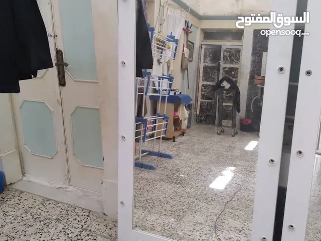 مرايات بالإضاءة (ذات مساحة كبيرة ومستعملة استعمال خفيف) المرآة الواحدة ثمنها (70)دينار