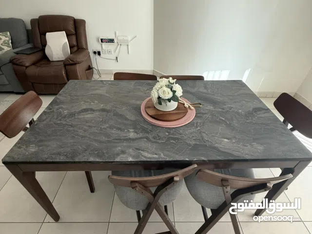 6 seater Dinning table with chairs