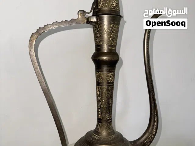 ابريق نحاسي قديم مزخرف