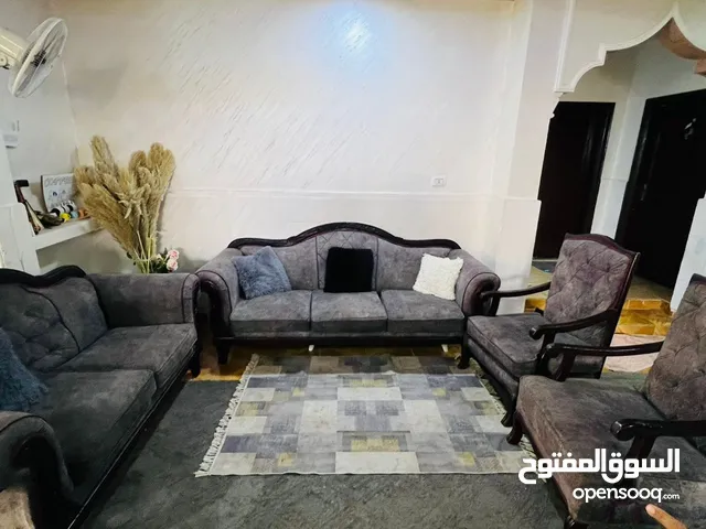 كنب لون سكني 7 مقاعد وكاله بحاله جيده جدا