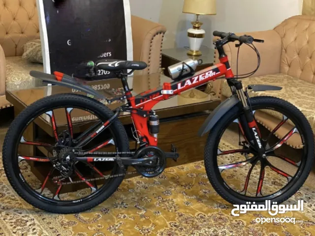 الألوان الازرق الغامق و الاخظر و الاحمر و الاصفر
