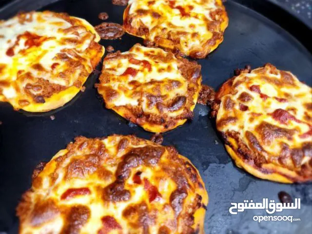 فطائر لحم فطائر دجاج الاسعار حسب الحجم موجوده مع الصور الاسعار وتجهيز كافة المناسبات