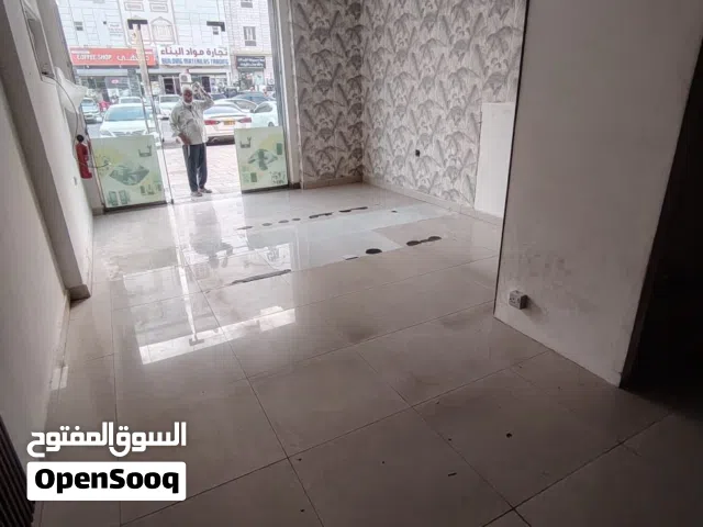 لإيجار محل بالخوض السادسه مساحه 35 متر -المنطقه التجاريه -جميع النشاطات -الايجار 200 ريال