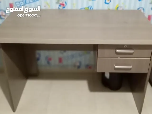مكتب للبيع استخدام شهرين وخفيف جدا جدا للبيع ما فيه ولا خدش
