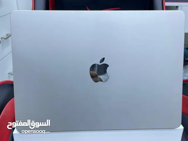 • المعالج: شريحة Apple M3 • الرام: 8 جيجابايت • التخزين: SSD بسعة 256 جيجابايت الجهاز مشحون مرتين