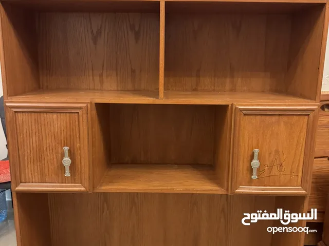 غرفة نوم مستعمل اللون البني