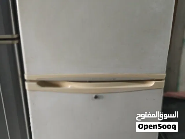ثلاجه LG لون ابيض للبيع