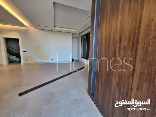 فيلا مع مسبح للبيع في عبدون بمساحة بناء 715م