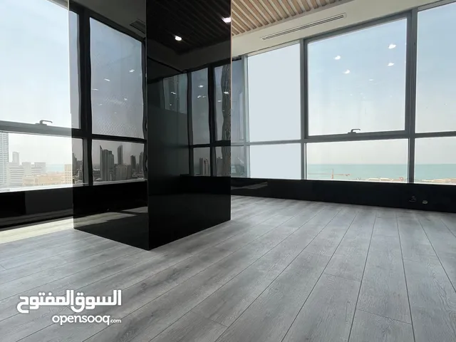 مكاتب تجاري أدوار و نصف أدوار إطلالة بحرية للإيجار في شرق