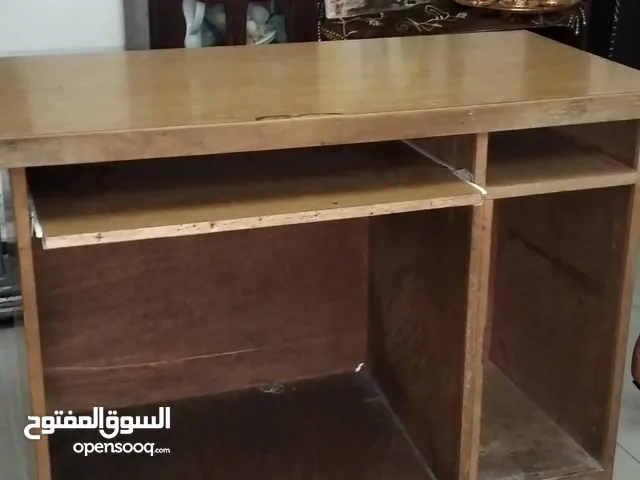 مكتب مثالي للدراسة أو استخدام الكمبيوتر – سعر مناسب