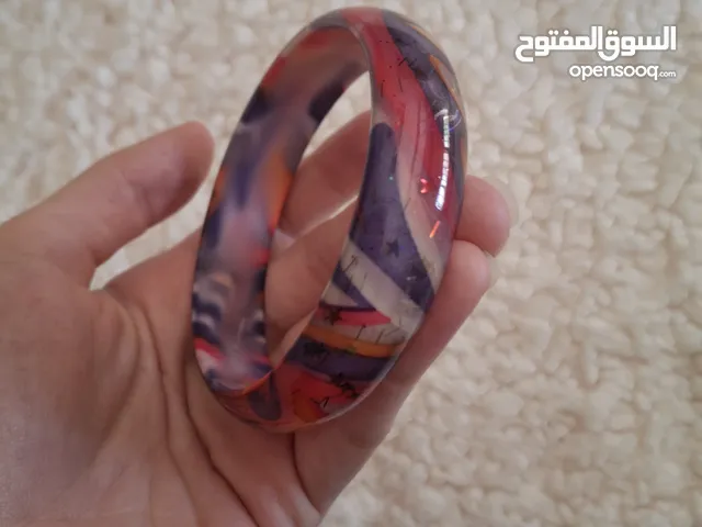 اسوارة فنتيج ملونة بالبنفسجي والبرتقالي والأزرق و تحتوي على نجوم جديدة غير مستعملة لا يوجد عليهاخدوش