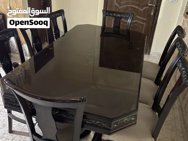 طاولة سفرة لون بني 6 مقاعد للببيع