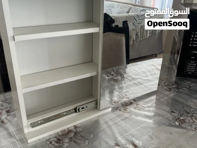 خزانة حمام مستعمل  بحالة  الجديد