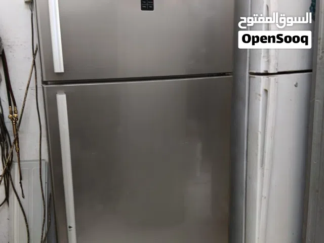 ثلاجه كبيره شبه جديده بقمة النظافه(Hisense)قابل للتفاوض