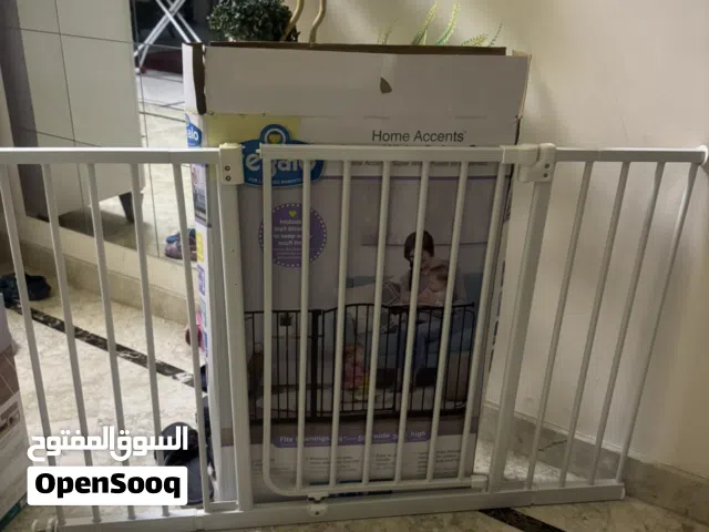 Baby safety gate