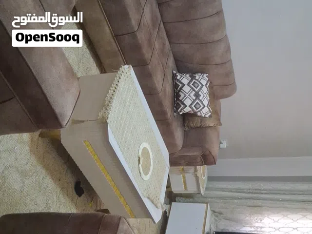 طقم كورنر  7 مقاعد + طقم طاولات وسط ثقال ومرتبين + طاوله شاشه بس 160 دينار البيع مستعجل بسبب الرحيل