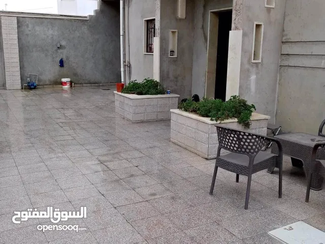130 m2 3 Bedrooms Townhouse for Sale in Tripoli Al-Qaio