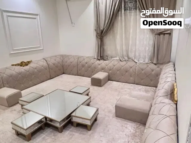 كنب ارضي مساند مستعمل خفيف مساحه الغرفه 4 في 3