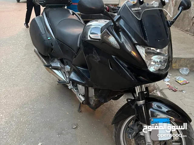 Honda Deauville 2008 استعمال نظيف السعر قابل للتفاوض عند الجديه لا يوجد منه بمصر الكثير