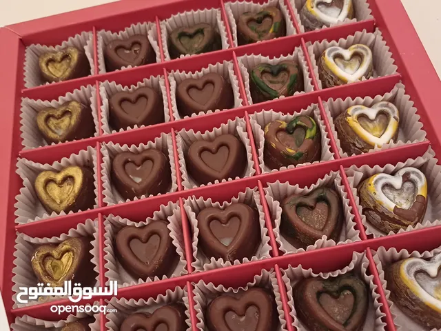 متوفر يوم الخميس شوكلاطة بونبون لطلب الحجز رسايل او بالرقم